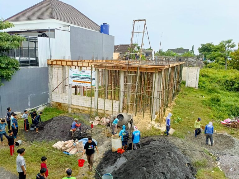Ember Semen di Tangan, Kesombongan di Bawah Kaki: “Hari di Mana Hafalan Kami Diuji oleh Beratnya Adukan Pasir”