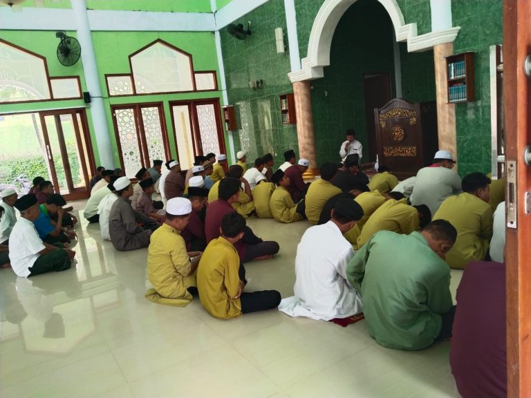 Perdalam Sirah Nabawi, Guru PAUD Yaa Bunayya, SD Dan SMP Luqman Al-Hakim Sumenep Rutin Mengaji Usai Salat Dzuhur
