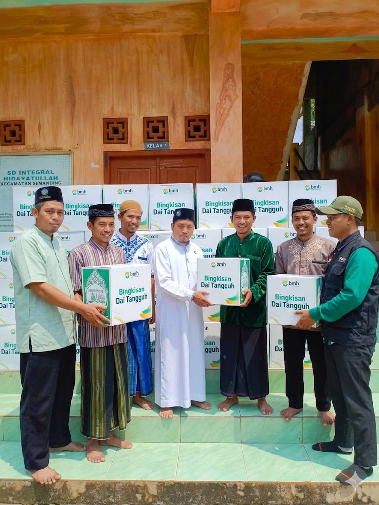 Apresiasi Pejuang Dakwah, DPD Hidayatullah dan BMH Tuban Salurkan Bingkisan untuk Dai-Daiyah