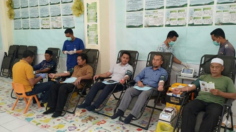 DPD Hidayatullah Jember Bersinergi dengan Yayasan Adh Dhuha Dan PMI, Gelar Donor Darah Bersama Guru Dan Wali Murid (KB-TK, SD, Dan SMP).
