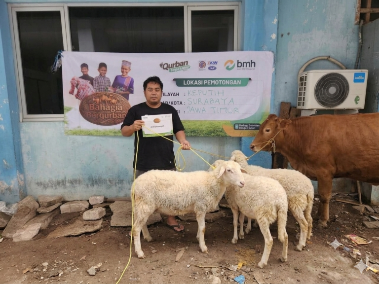 Qurban Penuh Makna, Yayasan Darul Arqam Indonesia Dan Mahasiswa STAI Luqman Al Hakim Perkuat Ukhuwah dan Kepedulian Sosial