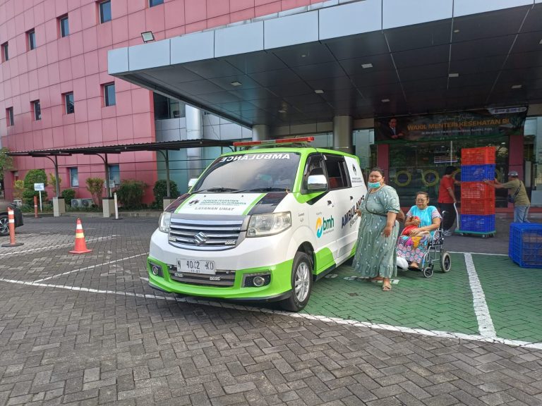 Peduli Sesama, Ambulans Layanan Umat Hidayatullah Surabaya Fasilitasi Ambulans Gratis untuk Warga Kontrol Medis