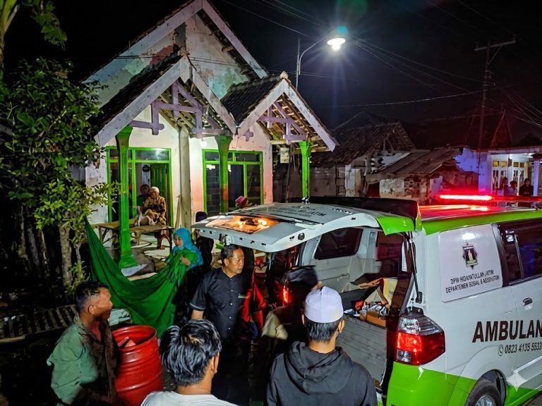 Bawa Jenazah ke Pasuruan, Ambulans DPD Hidayatullah Surabaya Dapat Prioritas Jalan dari Bonek Persebaya
